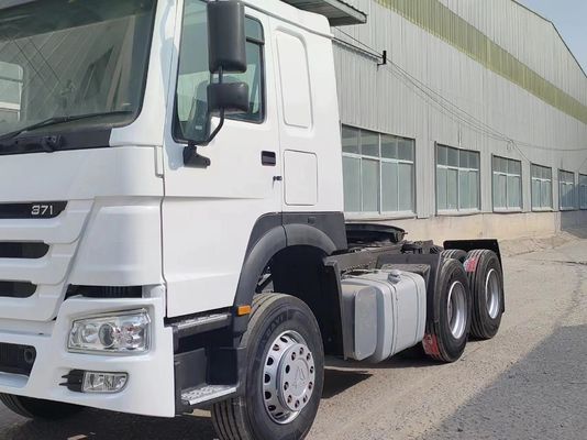 6-8L マニュアルトランスミッション Sinotruk HOWO 6*4 重荷輸送用 トラクタートラック