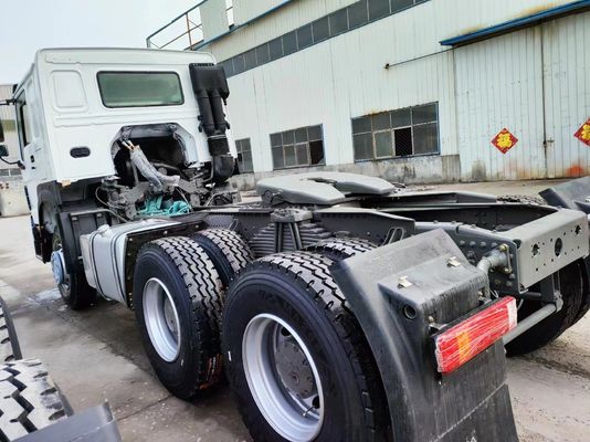 HOWO Sinotuck 6*4 トラクター トラック ホワイト カラー チューブレス タイヤ デザイン 8500x2500x3600mm