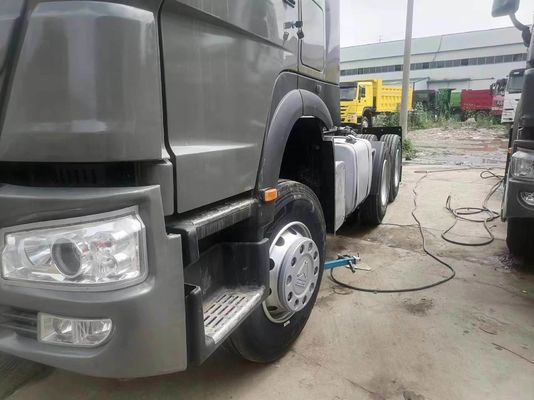 マニュアルトランスミッション グレー シノトラック重型トラック 6*4 トラクタートラック チューブレスタイヤ設計