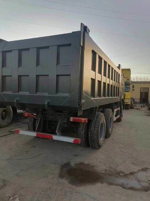 HOWO 6*4 ダンプトラック 中古 10 タイヤ グレー カラー シノトラック 351-450hp 8500*2496*3450 mm