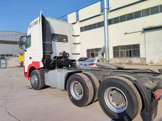 Sinotruk Howoa7 トラクターヘッド トラック チューブレスタイヤ設計 351-450馬力