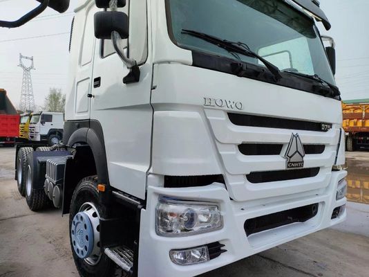 強力な351-450hp Shacman 6*4 トラクター トラック 高馬力 12r22.5 タイヤ