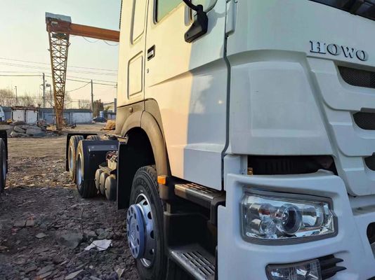高馬力HOWO 6X4 トラクタートラック 400Lタンクと12r22.5タイヤ