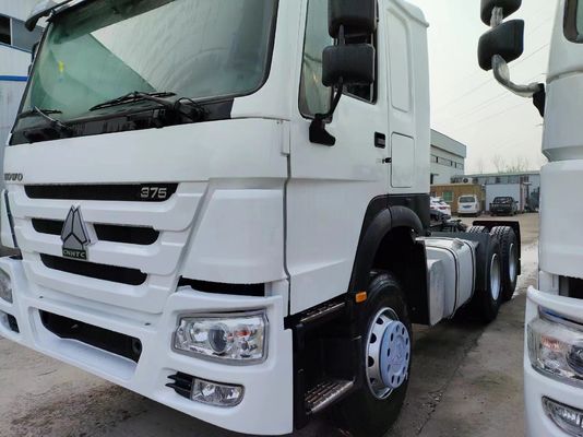 最高級HOWO 6X4 トラクタートラック 12r22.5 351-450hp ≤5席