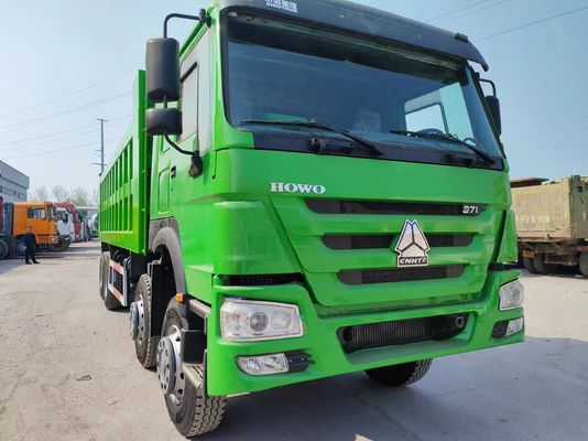 緑色 Sinotruk HOWO 8*4 ダンプトラック DOT 認証の12.00r20タイヤ付きの中古トラック