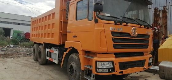 6X4 駆動ホイール シャックマン F3000 ダンプトラック 351-450hp 異なる色で馬力