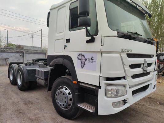 シノトラック HOWO 6X4 トラクター トラック 351-450hp と 6-8L エンジン容量