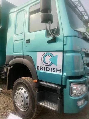 351-450hp マニュアルトランスミッション Sinotruck HOWO 6*4 U型パッキングボックス付きダンプトラック