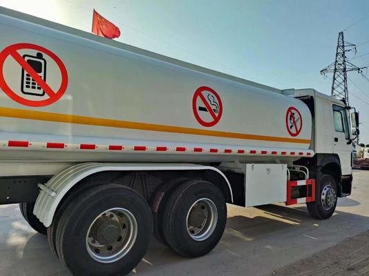 シノトルク HOWO 6*4 オイル・タンカー トラック 手動トランスミッションとGCC認証