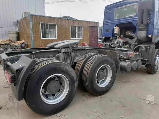 良い状態のブルーヘッドトラック Sinotruk HOWO 6*4 トラクタートラック 4-6L エンジン容量