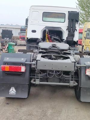 馬力 351-450hp シノトラック HOWO 371 HP 6 × 4 ダンプトラック フロントリフティングスタイル