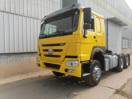 高馬力 Sinotruk HOWO トラクタートラック 6800*2496*2950mm サイズ