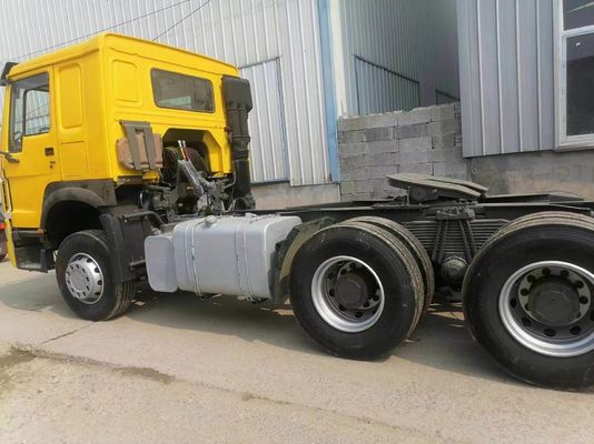 手動トランスミッション HOWO 6X4 プライムモバー トラック 50t ディーゼルエンジン トレーラー トラクター トラック