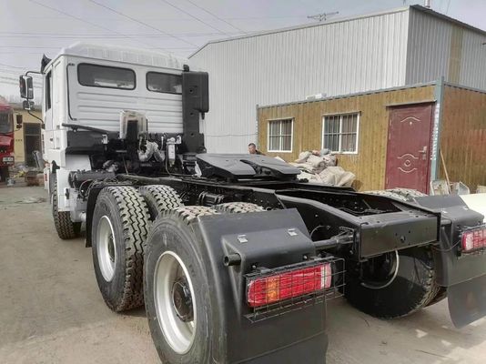 6*4 Sinotruk HOWO トラクター トラック 馬力 351-450hp タイヤ認証 ECE