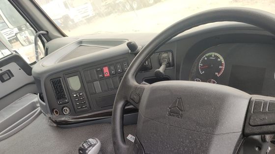 6-8L マニュアルトランスミッション Sinotruk HOWO 6*4 重荷輸送用 トラクタートラック
