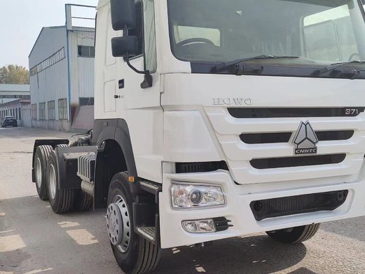 6-8L マニュアルトランスミッション Sinotruk HOWO 6*4 重荷輸送用 トラクタートラック