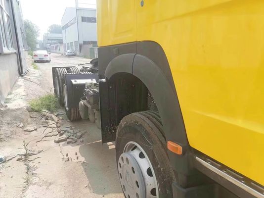 手動トランスミッション あなたの顧客のニーズのためにシノトルクHOWO 6X4 トラクタートラックヘッドを使用