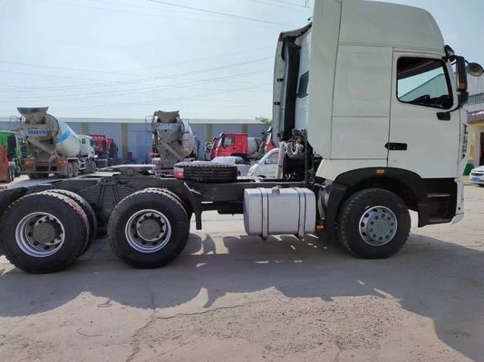 6800×2500×3500mm シノトラック Howoa7 トラクター トラック ヘッド トラック 6×4 駆動ホイール