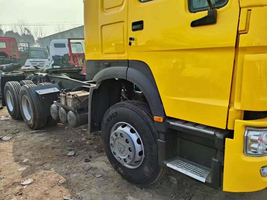 Sinotruk HOWO 重荷トラック 6*4 トラクタートラック ユーロ3/4/5排出量で5席以下の黄色