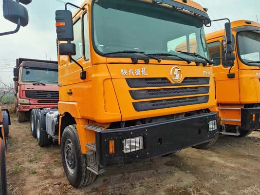 シャックマン 6X4 トラクター トラック ラジアルタイヤ設計と50トンの負荷用トラック トラクター