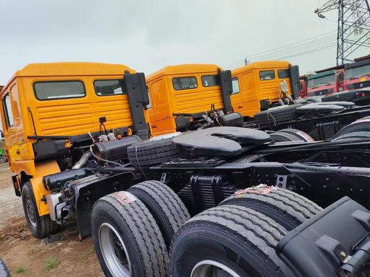 シャックマン 6X4 トラクター トラック ラジアルタイヤ設計と50トンの負荷用トラック トラクター