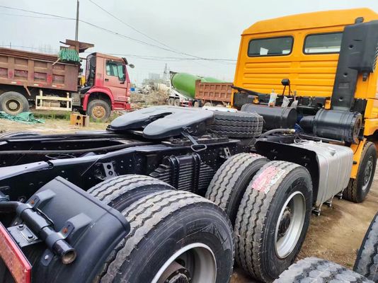 シャックマン 6X4 トラクター トラック ラジアルタイヤ設計と50トンの負荷用トラック トラクター