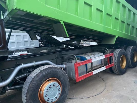 6-8L エンジン容量 8×4 駆動ホイール シノトラック HOWO 50-60トンの重荷の転覆トラック